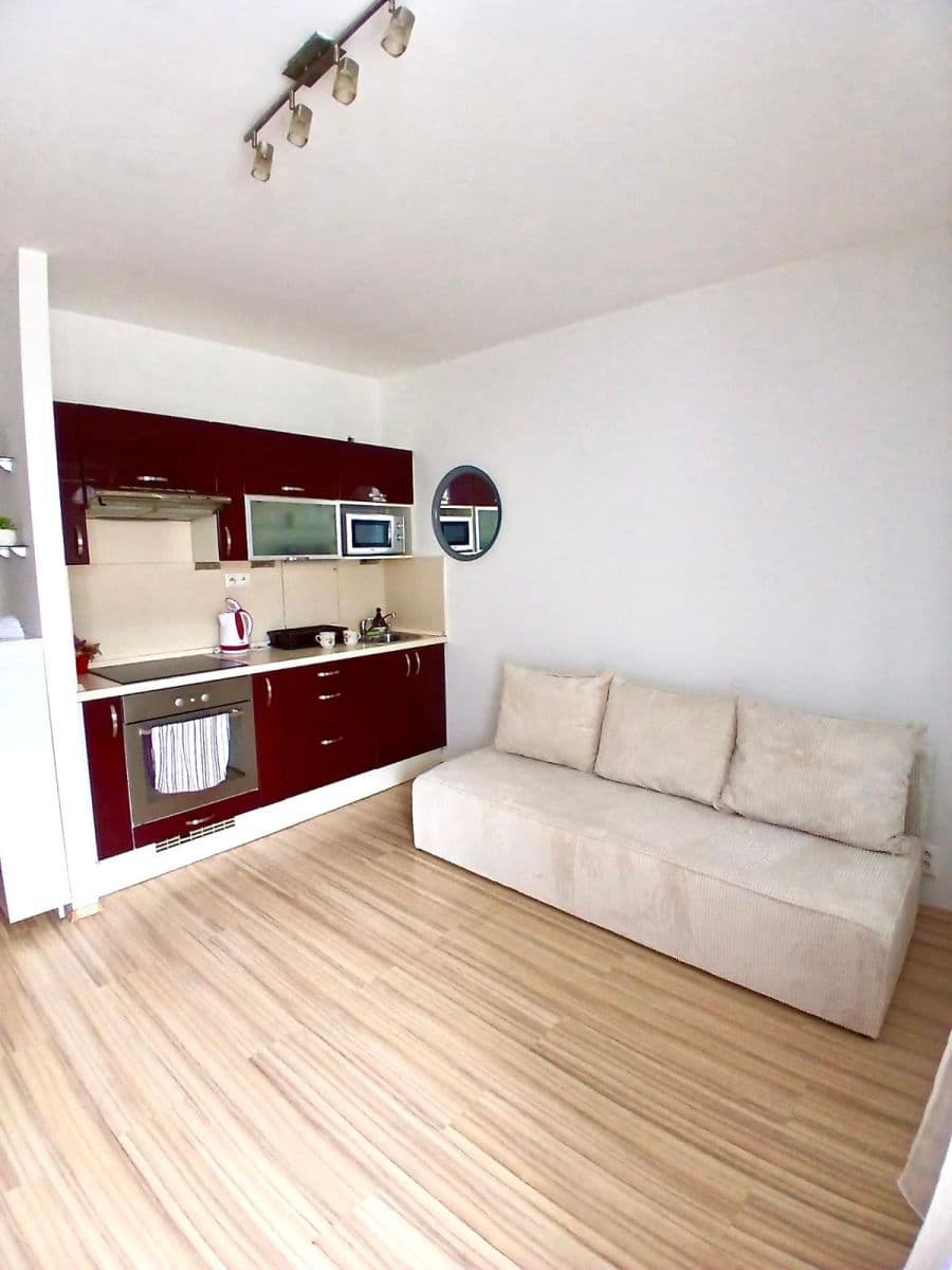 Pronájem bytu  29 m², Šustekova , č.p., Petržalka, Bratislavský kraj