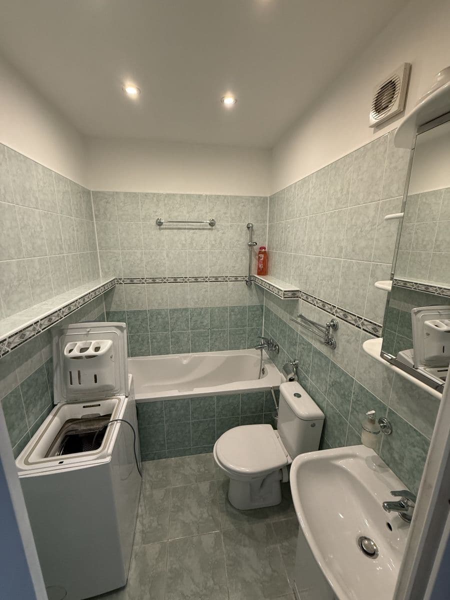 Pronájem bytu  29 m², Šustekova , č.p., Petržalka, Bratislavský kraj