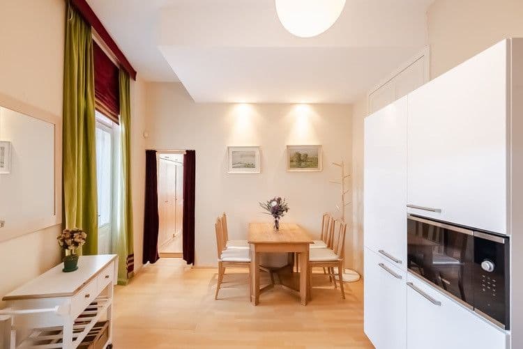 Pronájem bytu  45 m², Štěpánská, Praha, Praha