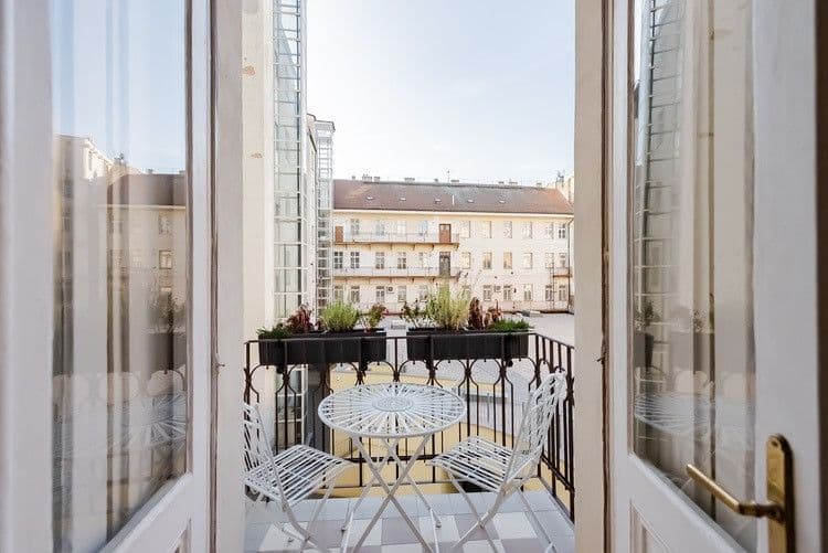 Pronájem bytu  45 m², Štěpánská, Praha, Praha