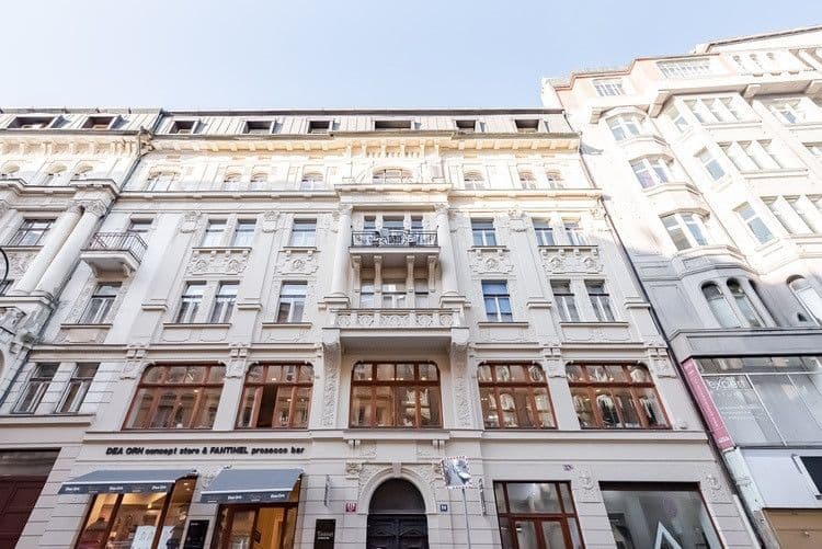 Pronájem bytu  45 m², Štěpánská, Praha, Praha