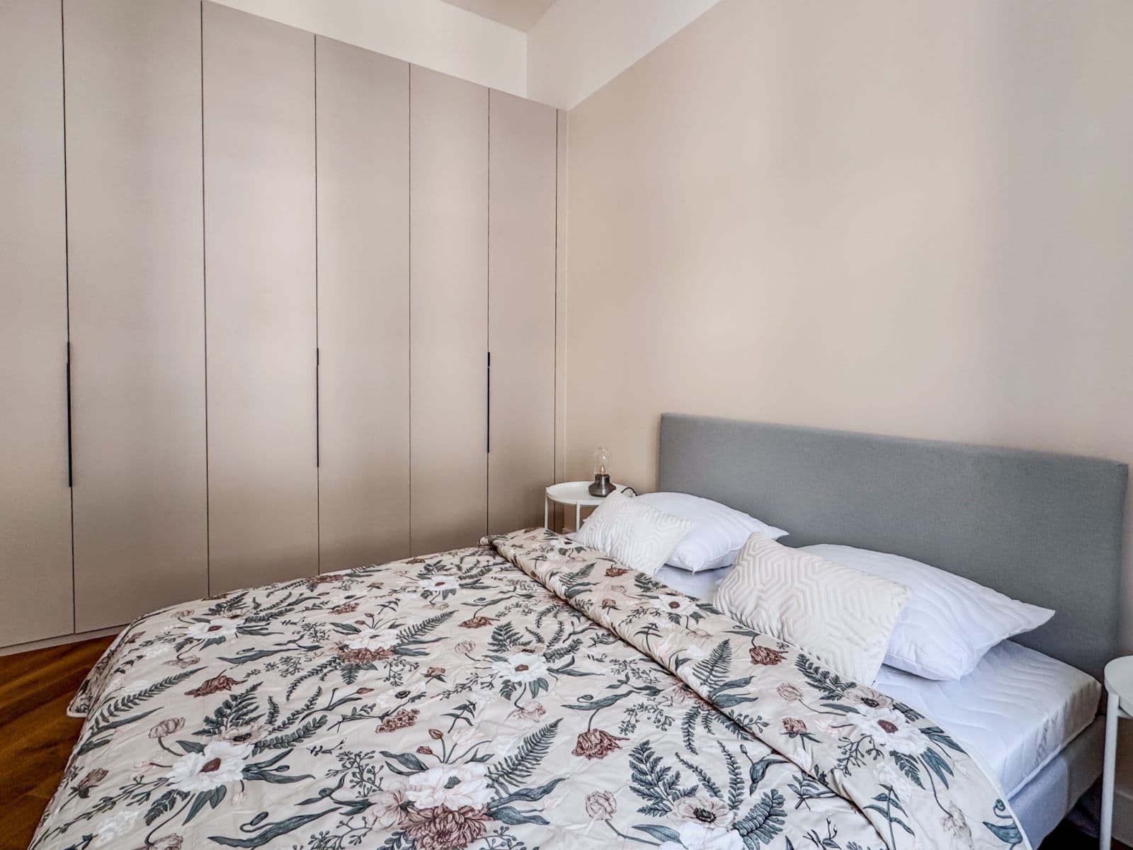 Pronájem bytu  40 m², Dlážděná, Praha, Praha