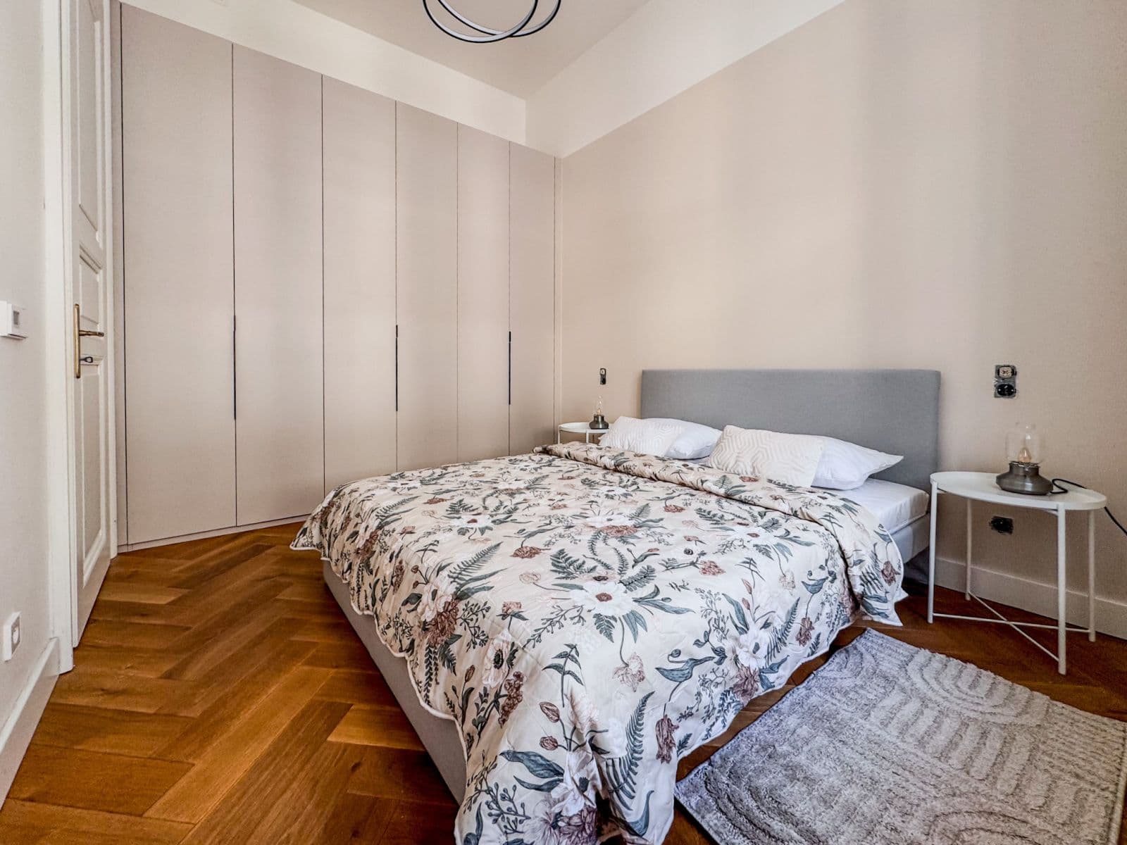 Pronájem bytu  40 m², Dlážděná, Praha, Praha