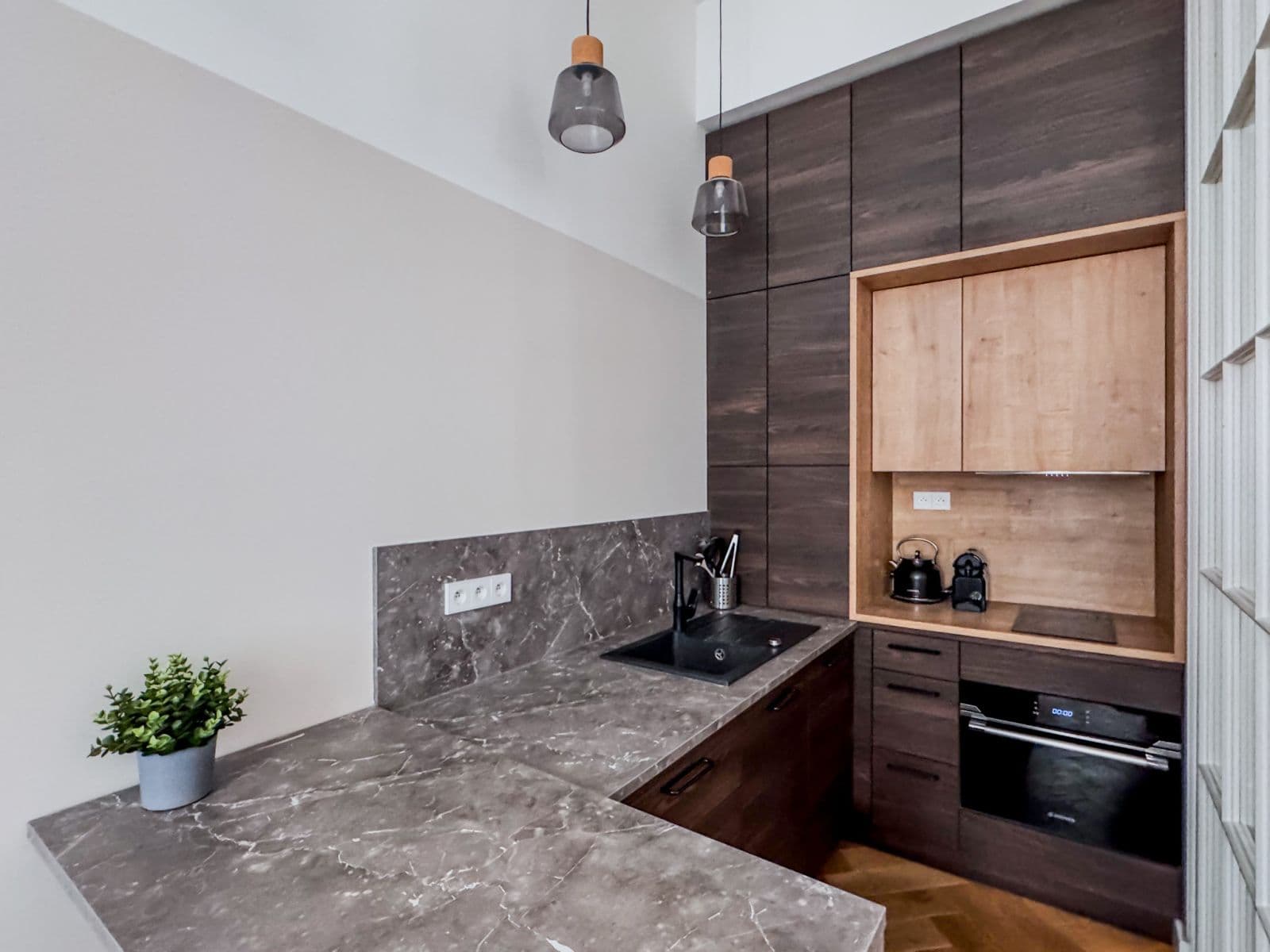 Pronájem bytu  40 m², Dlážděná, Praha, Praha