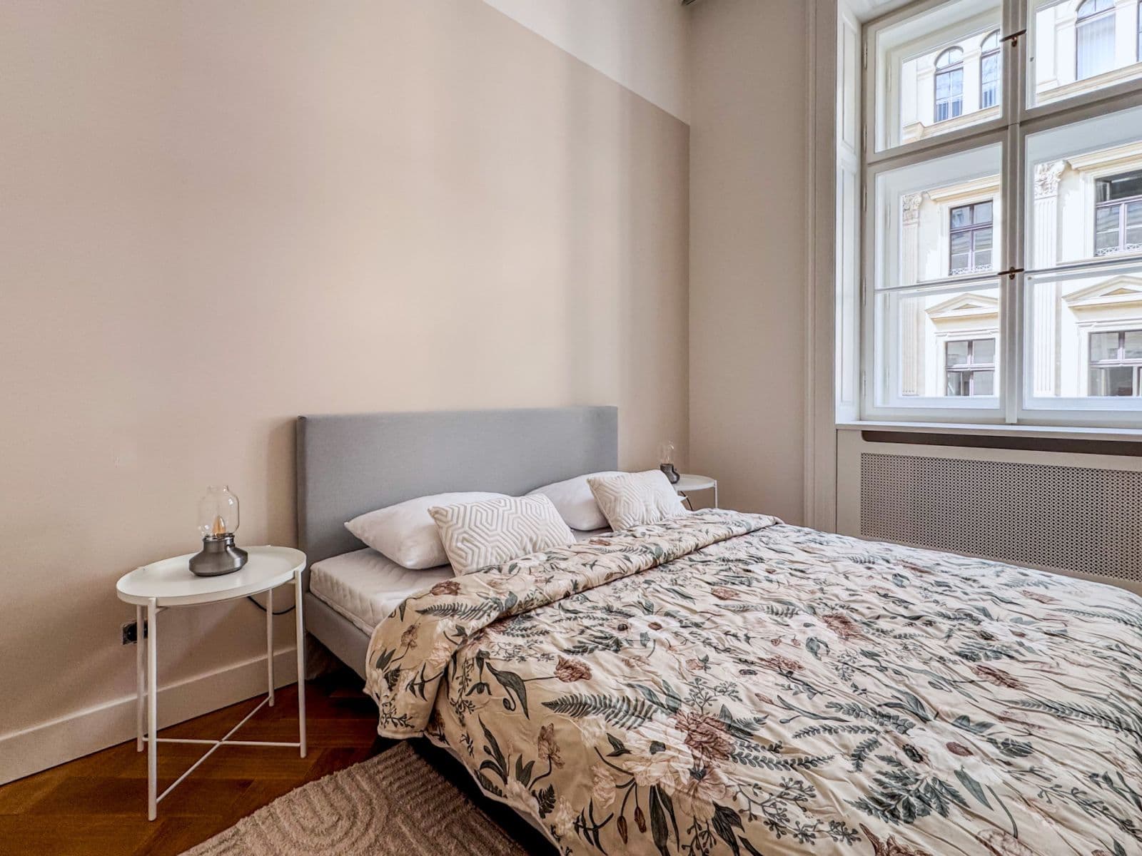Pronájem bytu  40 m², Dlážděná, Praha, Praha