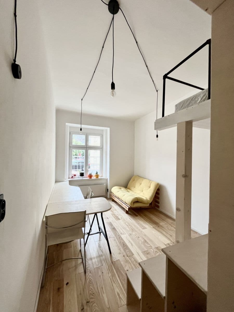 Pronájem bytu  20 m², U Uranie, Praha, Praha