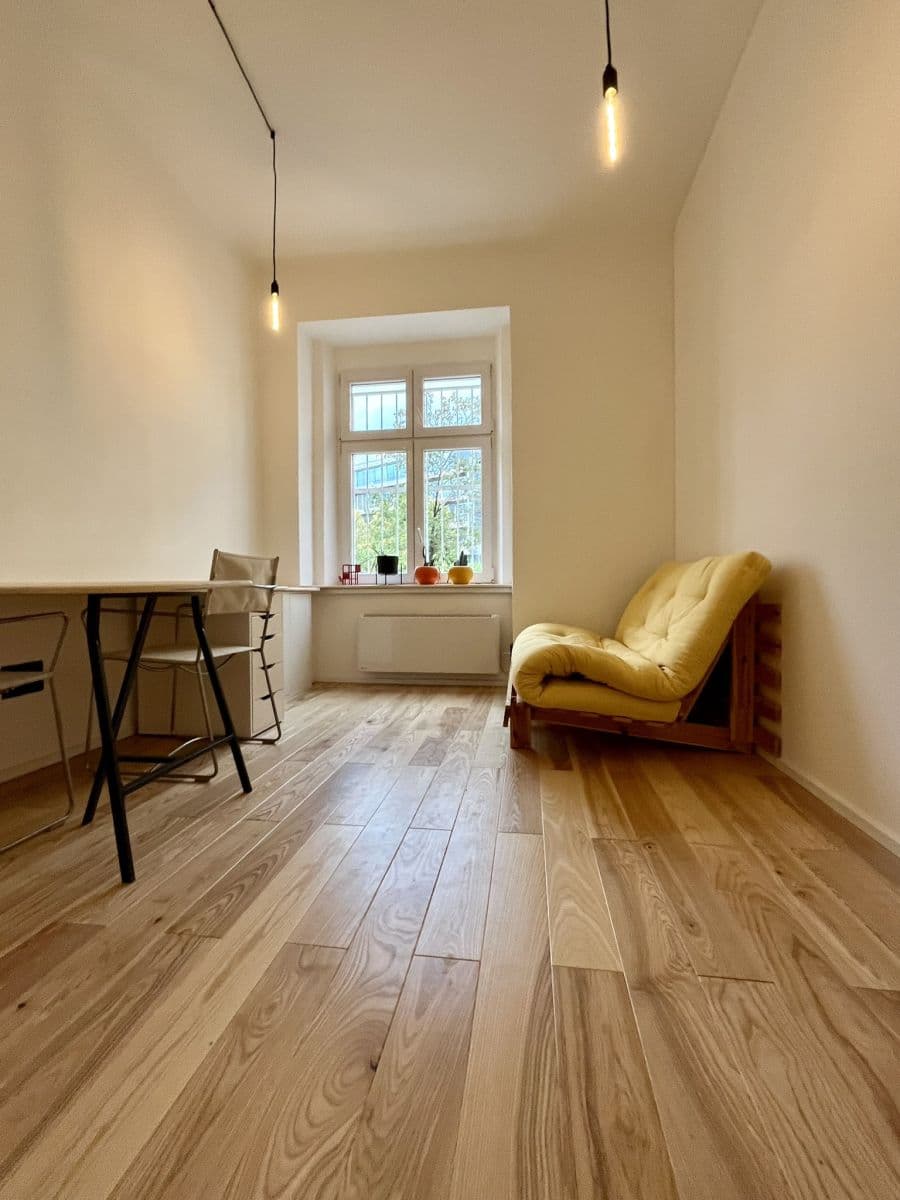 Pronájem bytu  20 m², U Uranie, Praha, Praha