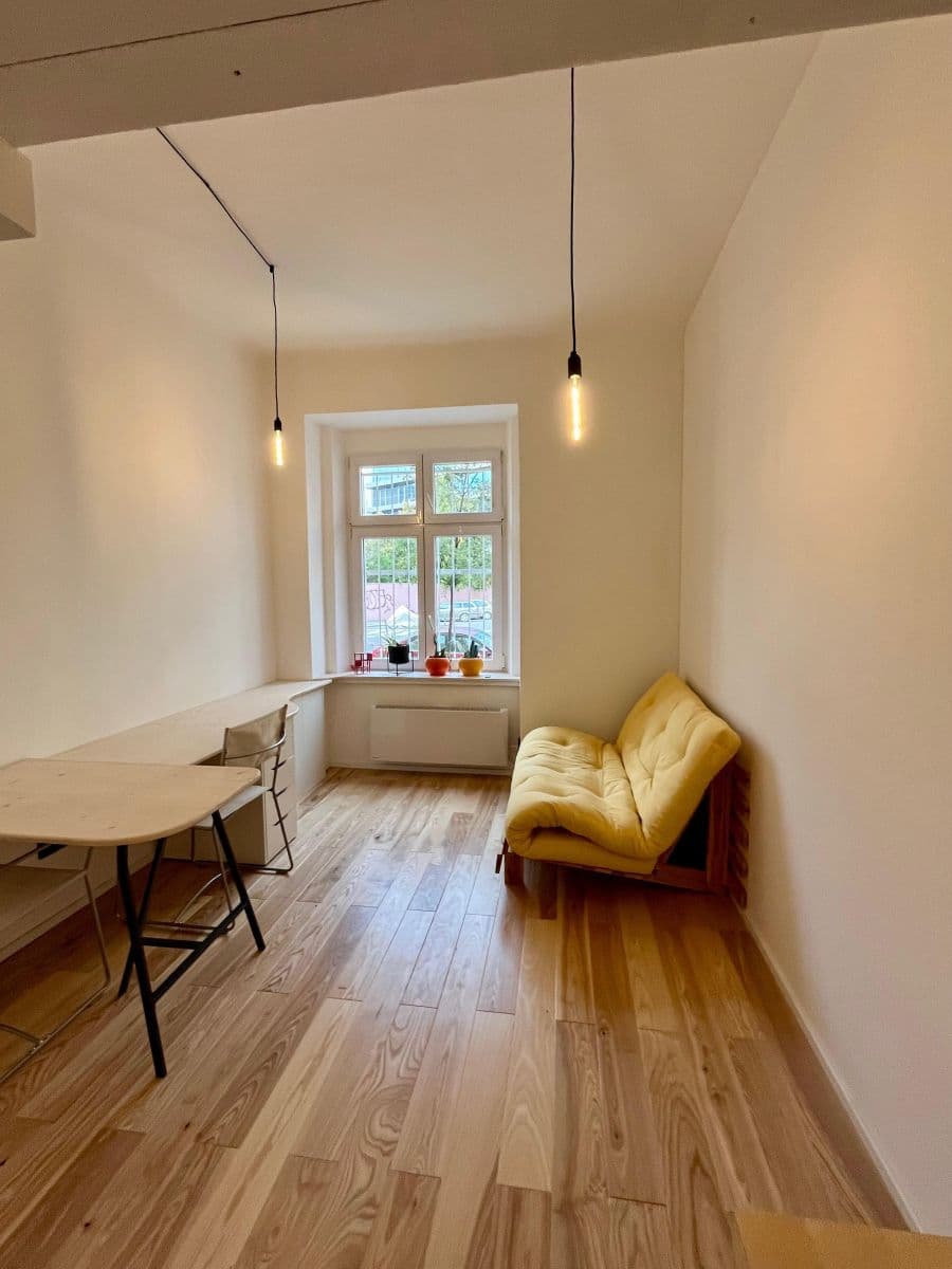 Pronájem bytu  20 m², U Uranie, Praha, Praha
