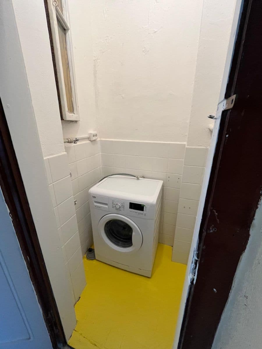 Pronájem bytu  20 m², U Uranie, Praha, Praha