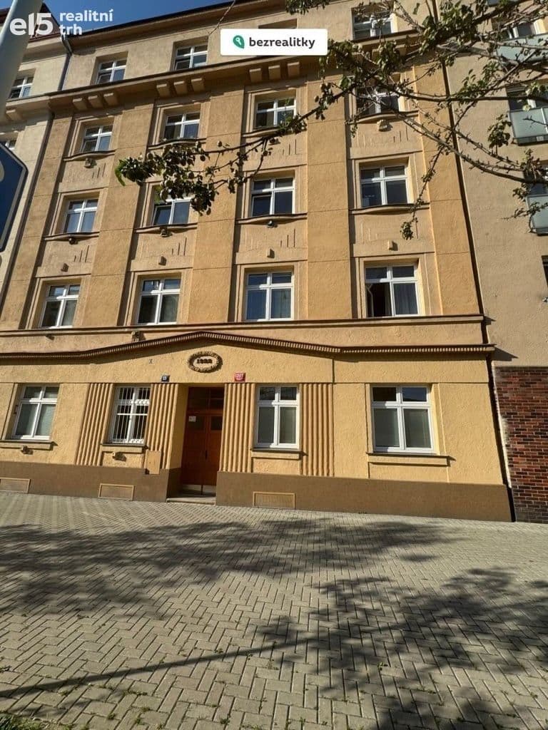 Pronájem bytu  20 m², U Uranie, Praha, Praha