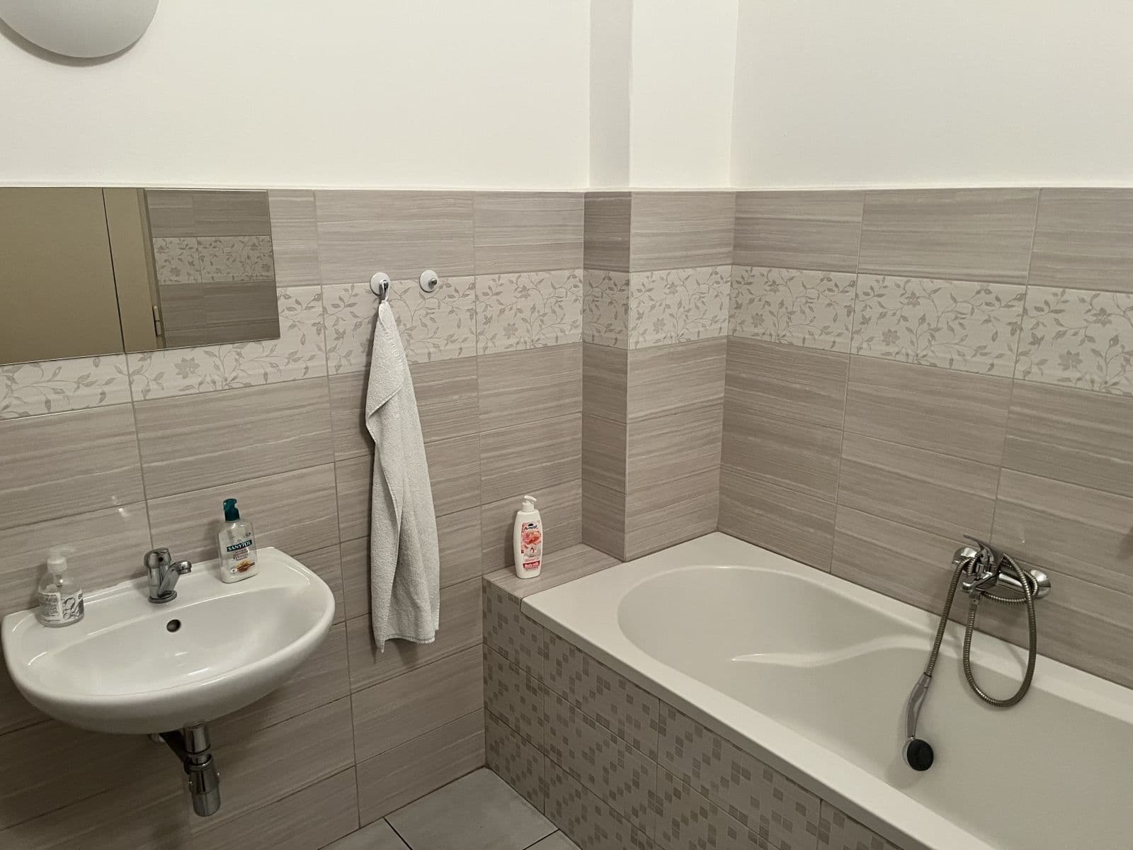 Pronájem bytu  117 m², Plzeňská, Praha, Praha