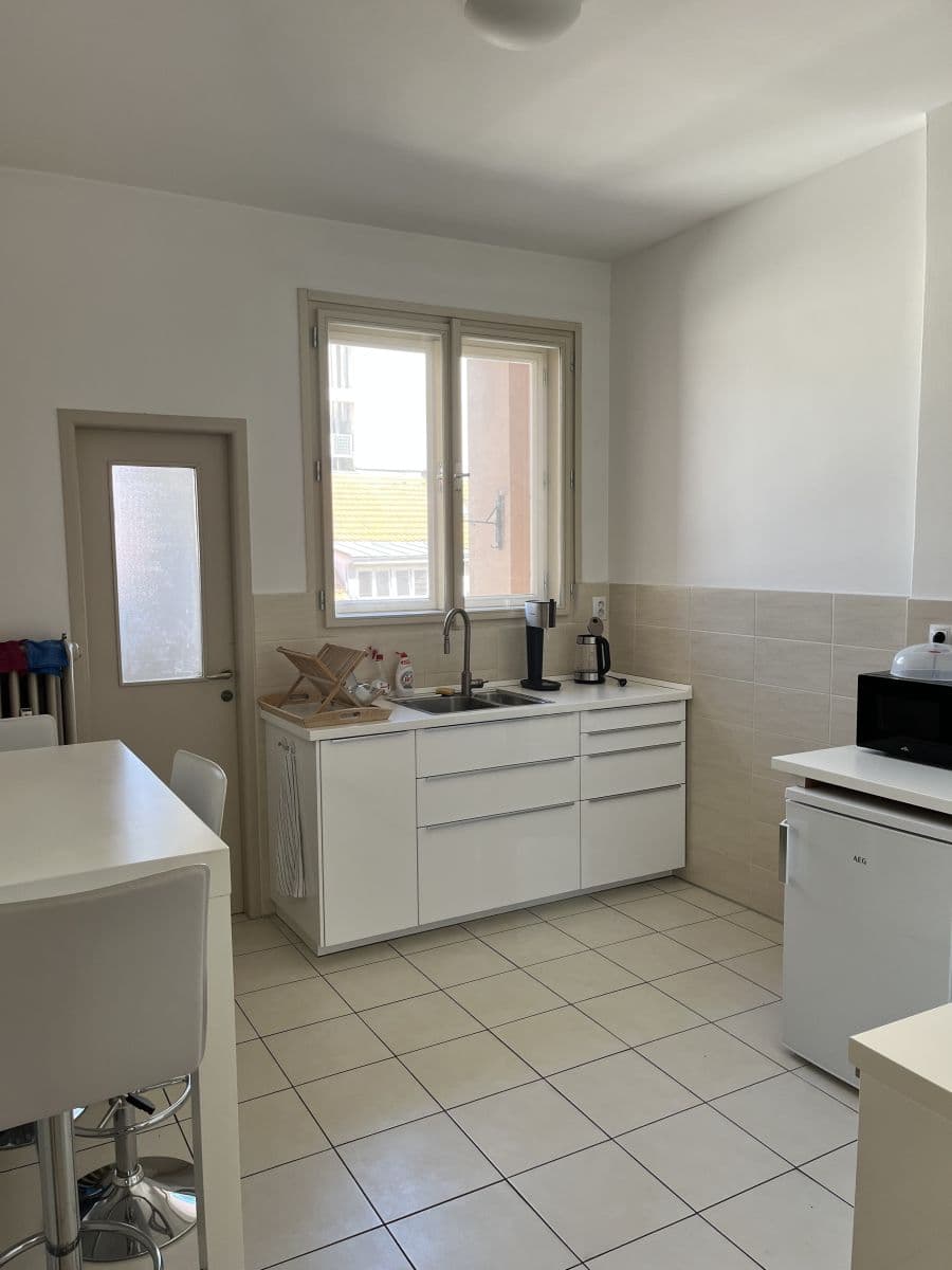 Pronájem bytu  117 m², Plzeňská, Praha, Praha