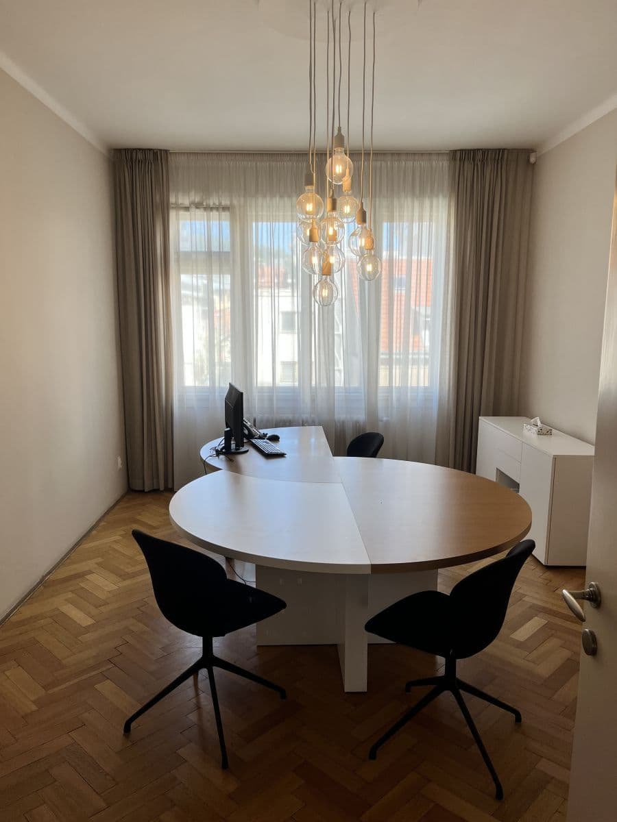 Pronájem bytu  117 m², Plzeňská, Praha, Praha