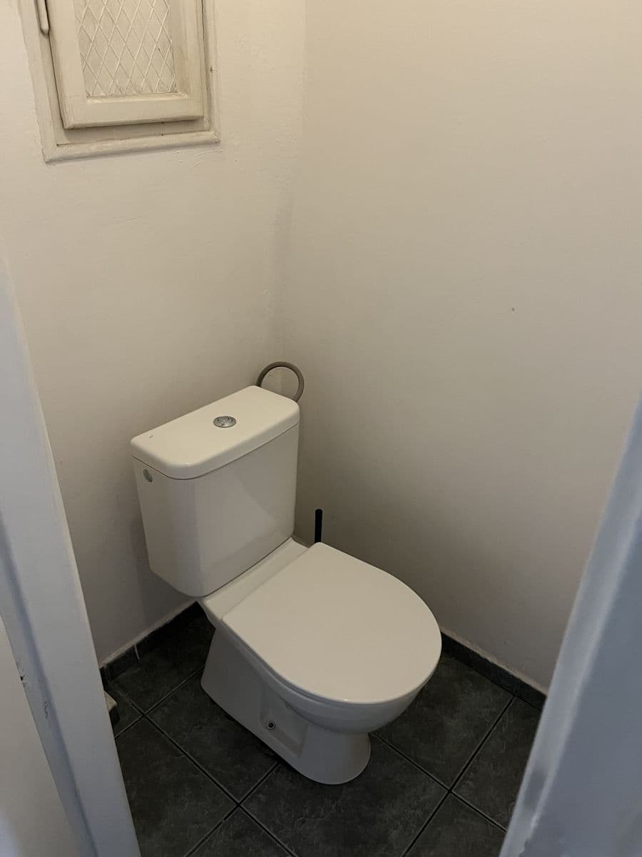 Pronájem bytu  41 m², Kouřimská, Praha, Praha