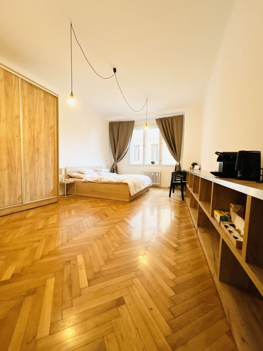 Pronájem bytu  38 m², Dlouhá, Praha, Praha