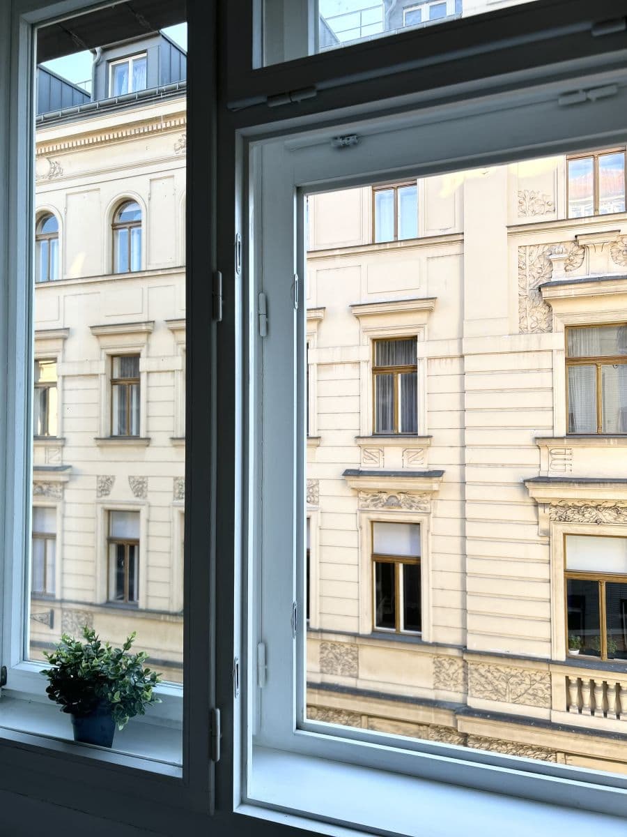 Pronájem bytu  38 m², Dlouhá, Praha, Praha