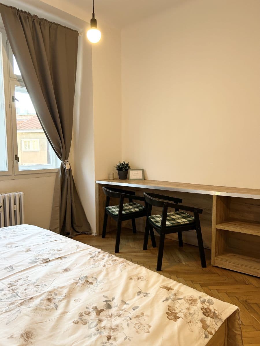 Pronájem bytu  38 m², Dlouhá, Praha, Praha