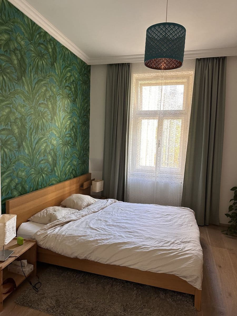 Pronájem bytu  60 m², Benátská, Praha, Praha
