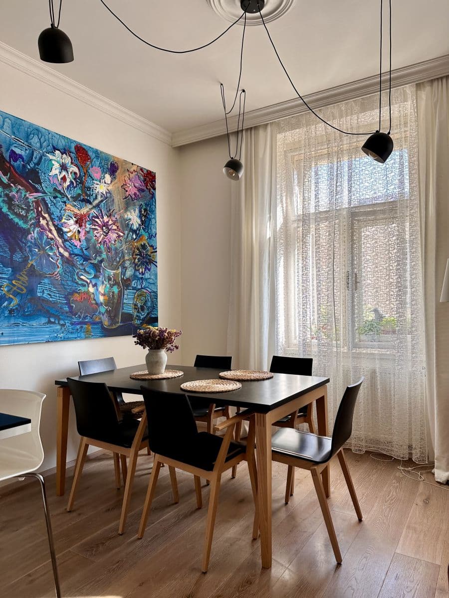Pronájem bytu  60 m², Benátská, Praha, Praha