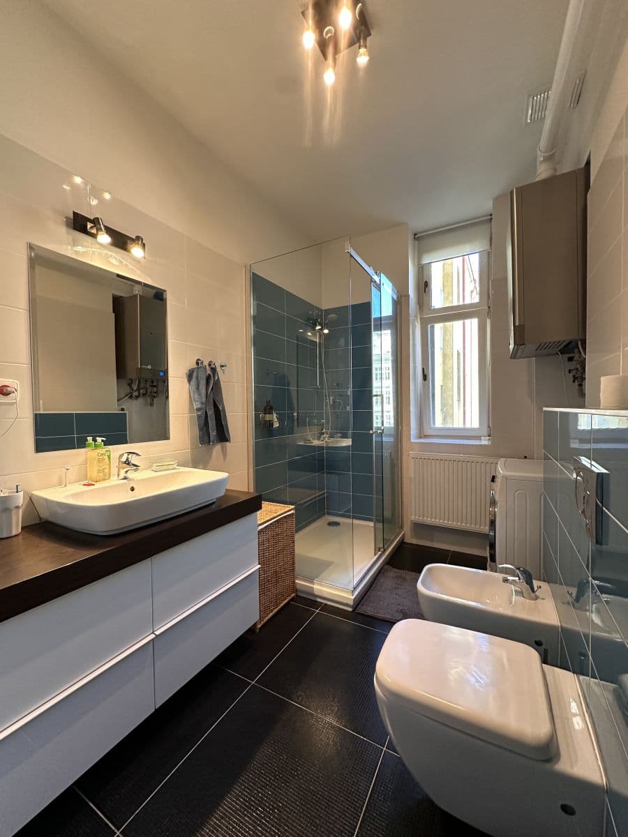 Pronájem bytu  60 m², Benátská, Praha, Praha