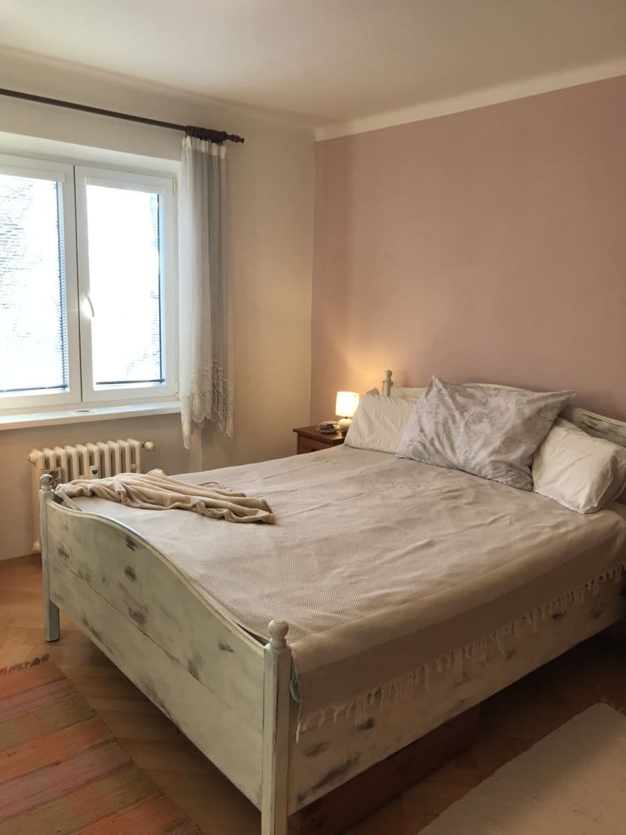 Pronájem bytu  47 m², Jerevanská, Praha, Praha
