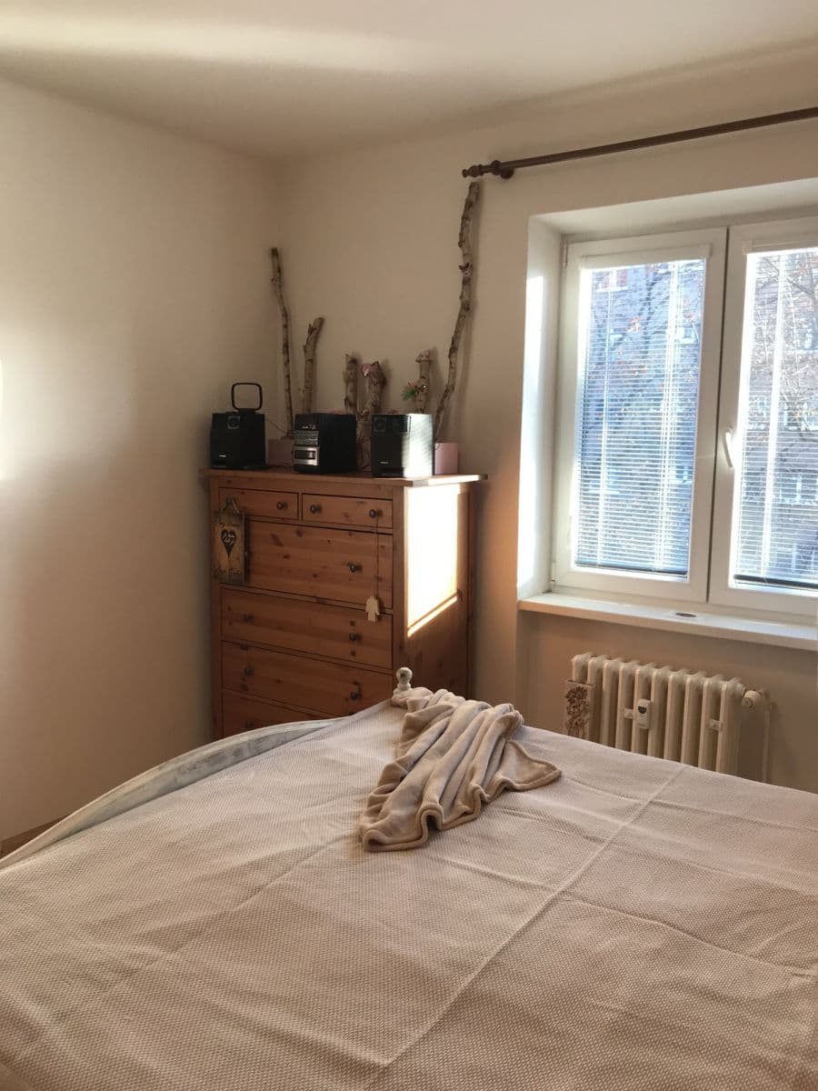 Pronájem bytu  47 m², Jerevanská, Praha, Praha