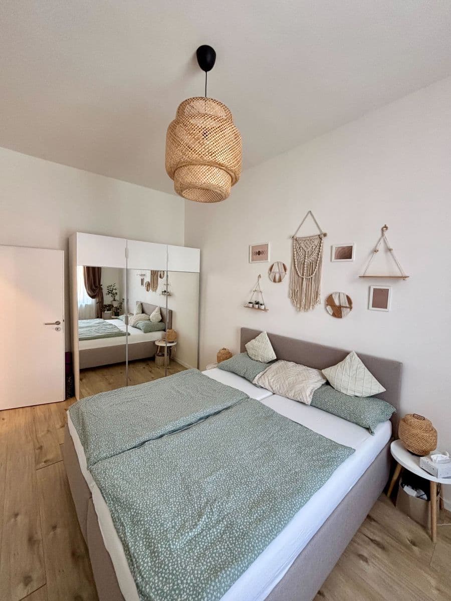 Pronájem bytu  45 m², Zenklova, Praha, Praha
