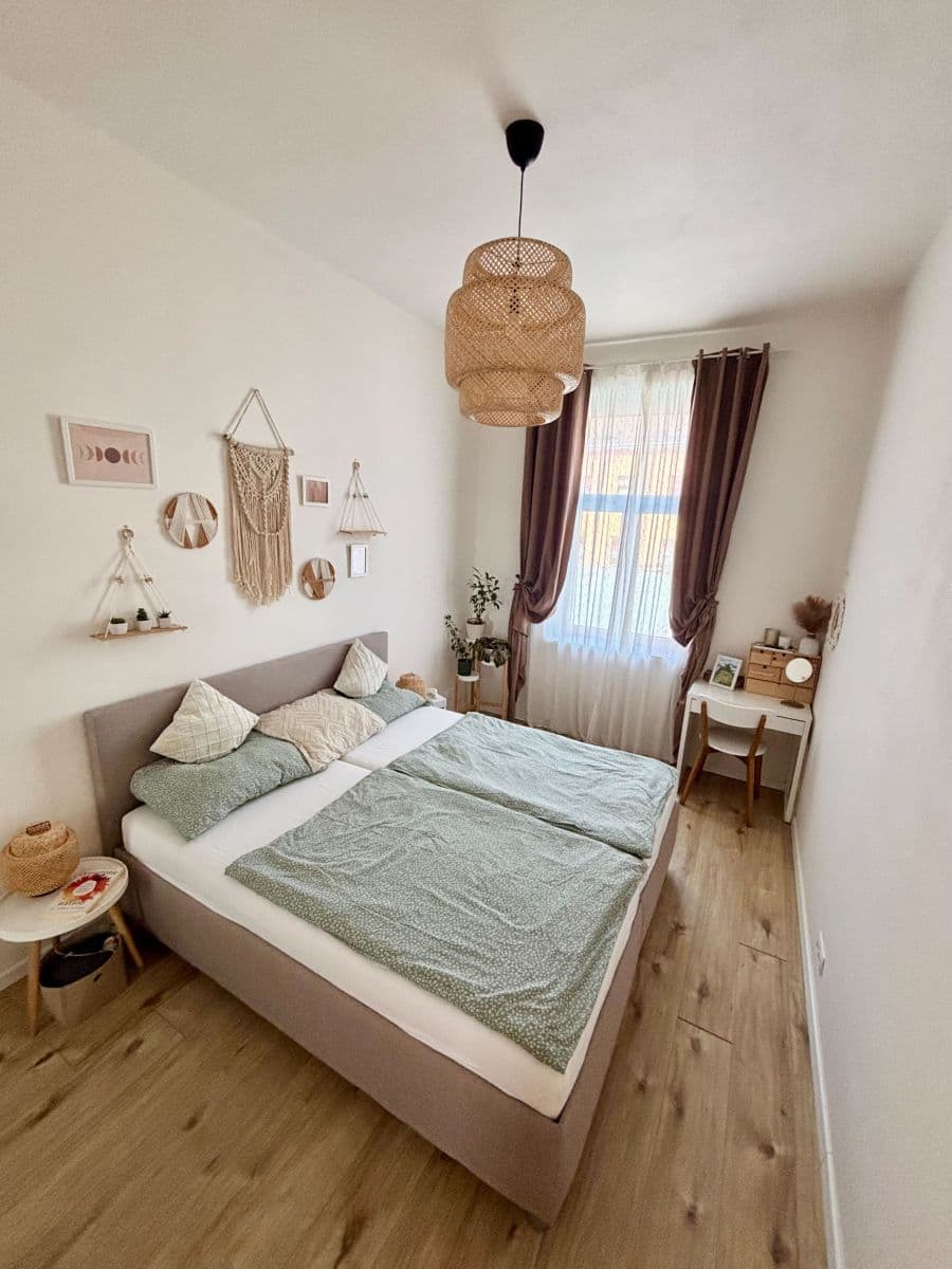 Pronájem bytu  45 m², Zenklova, Praha, Praha