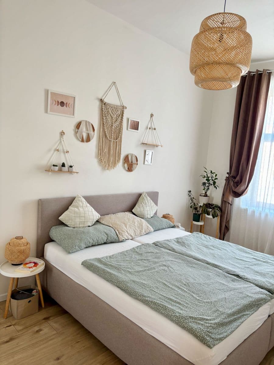 Pronájem bytu  45 m², Zenklova, Praha, Praha