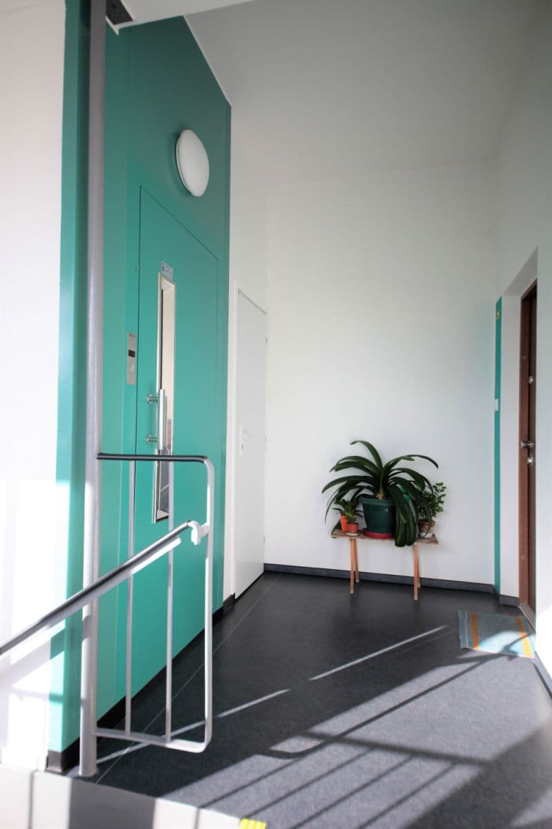Pronájem bytu  40 m², Pujmanové, Praha, Praha