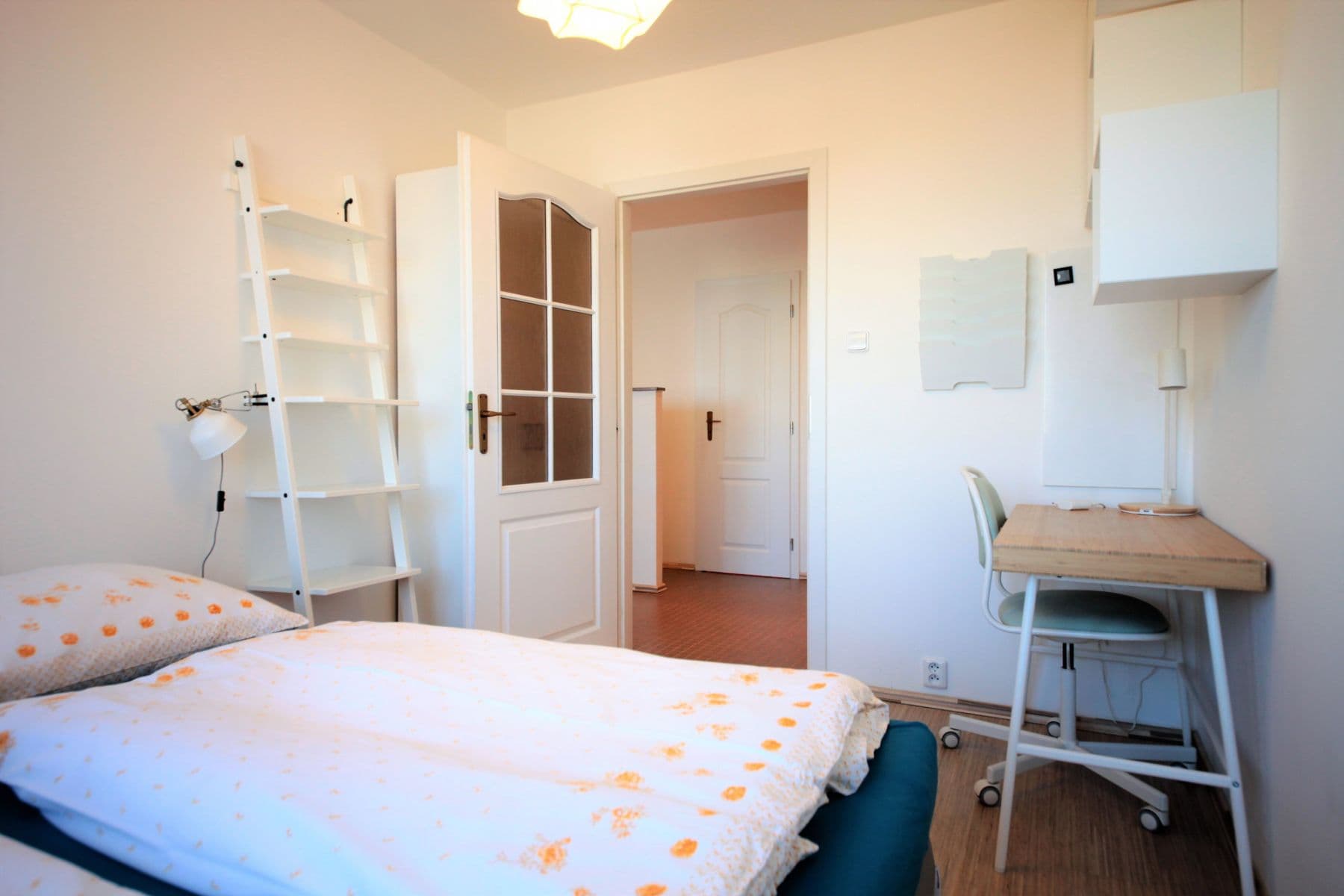 Pronájem bytu  40 m², Pujmanové, Praha, Praha