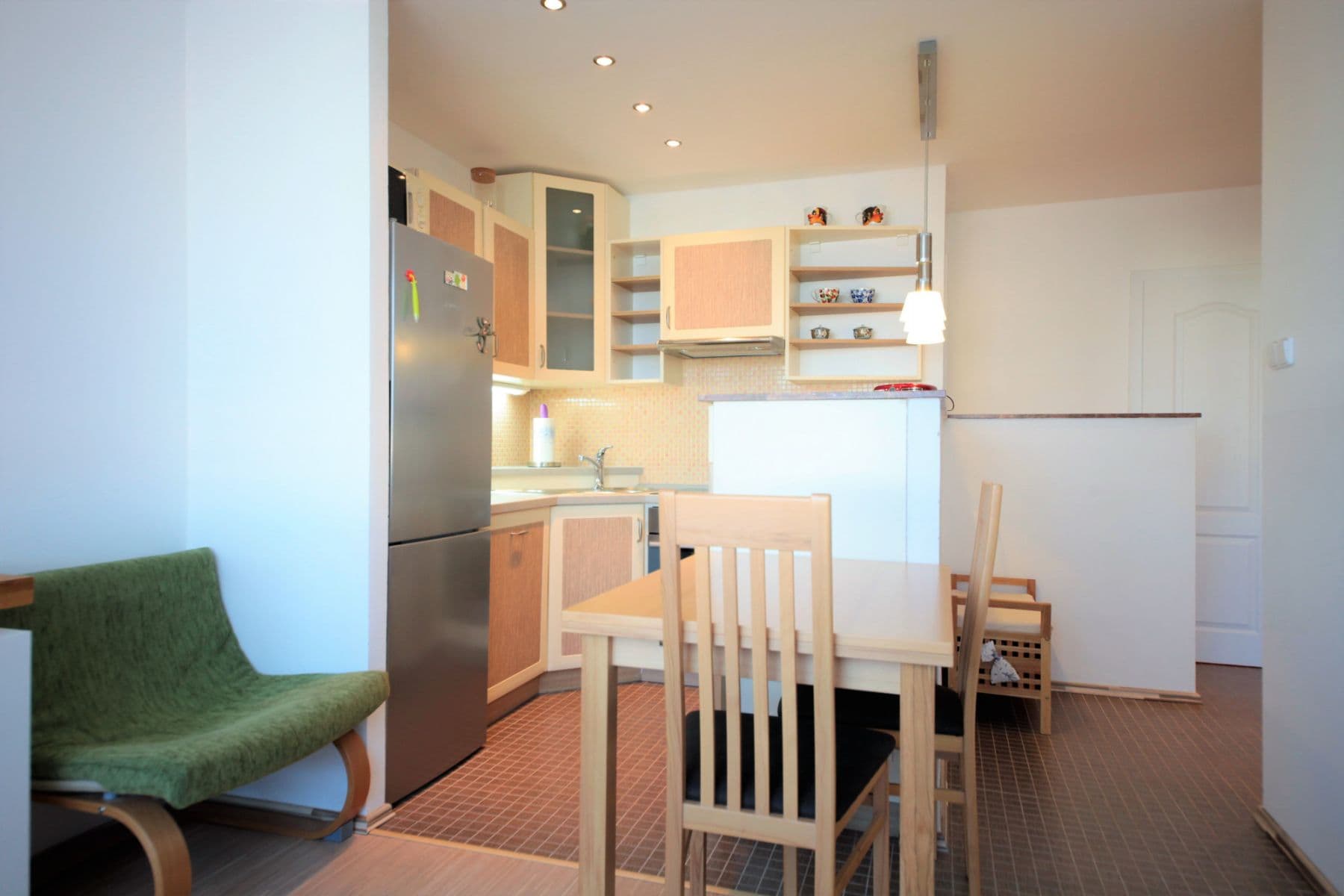Pronájem bytu  40 m², Pujmanové, Praha, Praha
