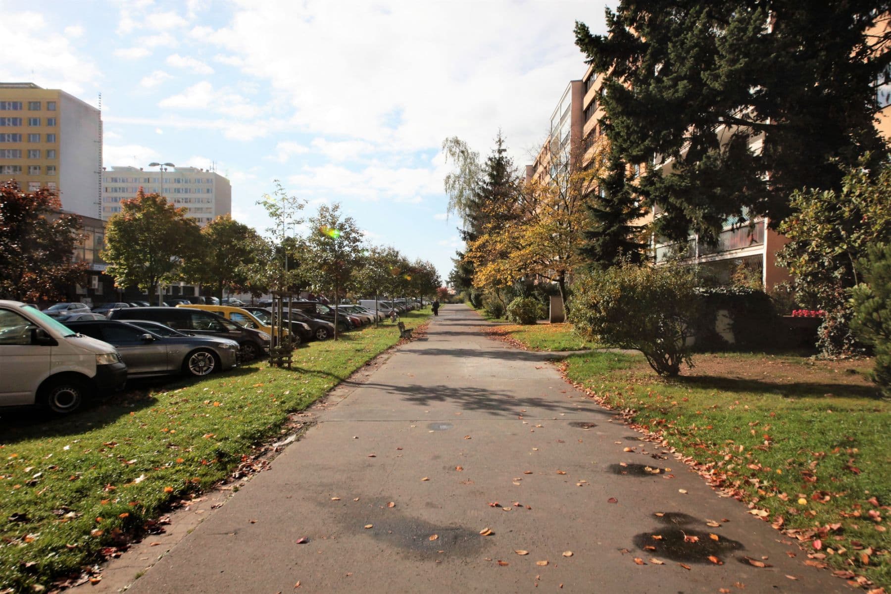 Pronájem bytu  40 m², Pujmanové, Praha, Praha