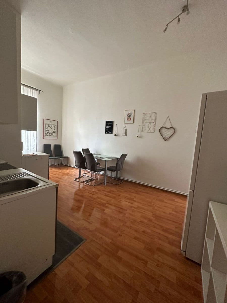 Pronájem bytu  77 m², Jugoslávská, Praha, Praha