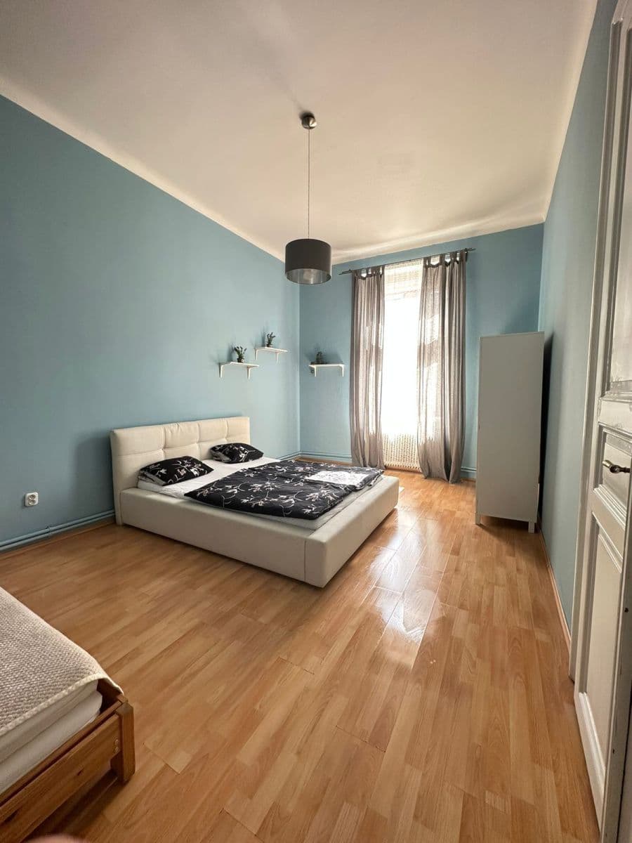 Pronájem bytu  77 m², Jugoslávská, Praha, Praha