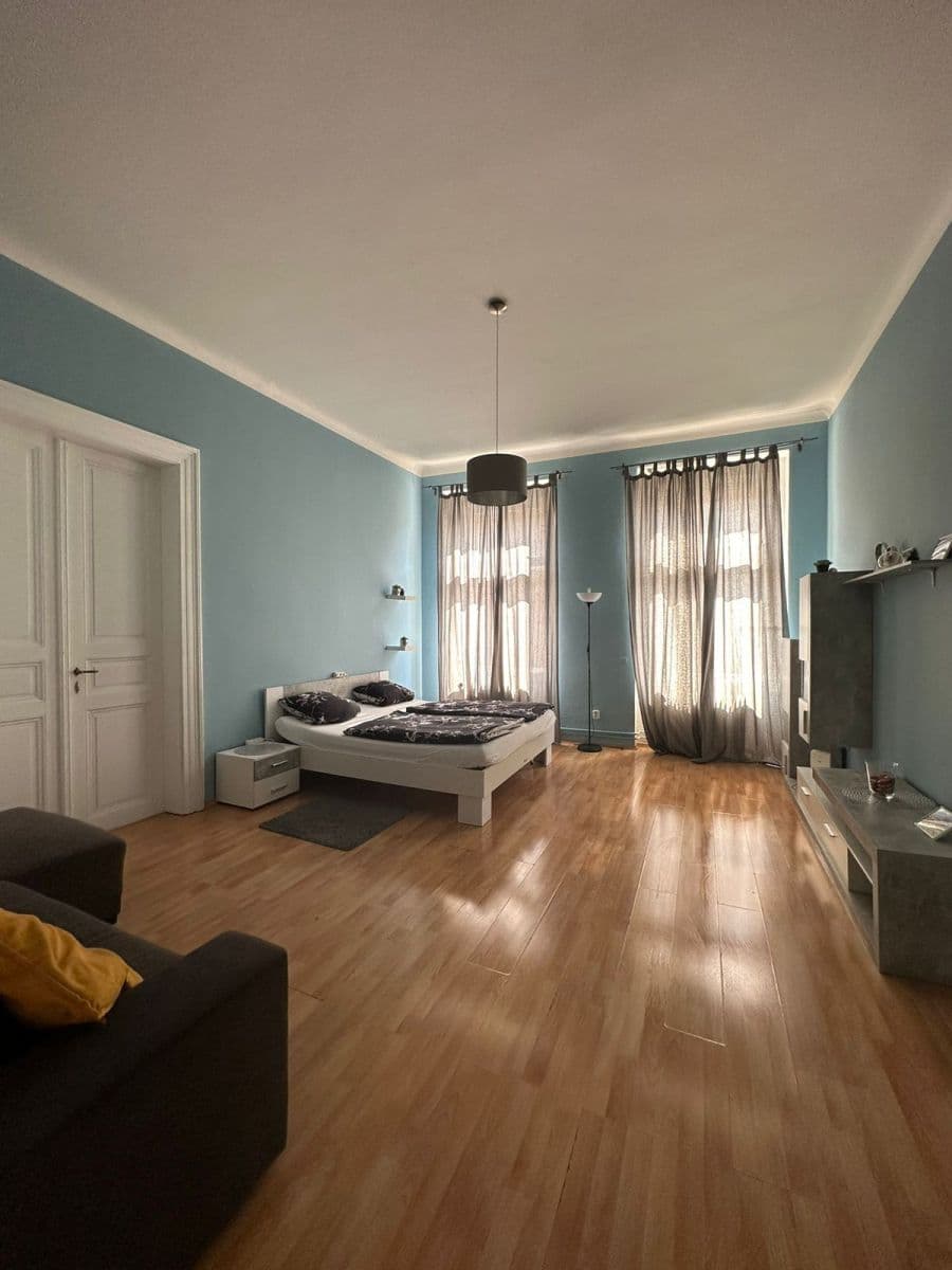 Pronájem bytu  77 m², Jugoslávská, Praha, Praha