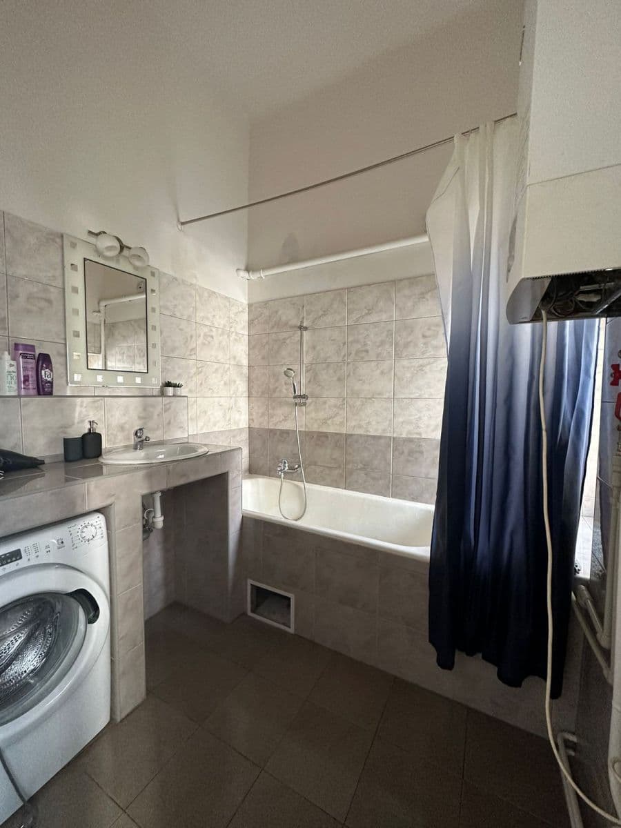 Pronájem bytu  77 m², Jugoslávská, Praha, Praha