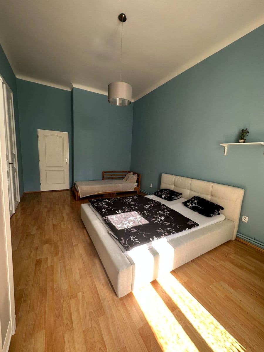 Pronájem bytu  77 m², Jugoslávská, Praha, Praha