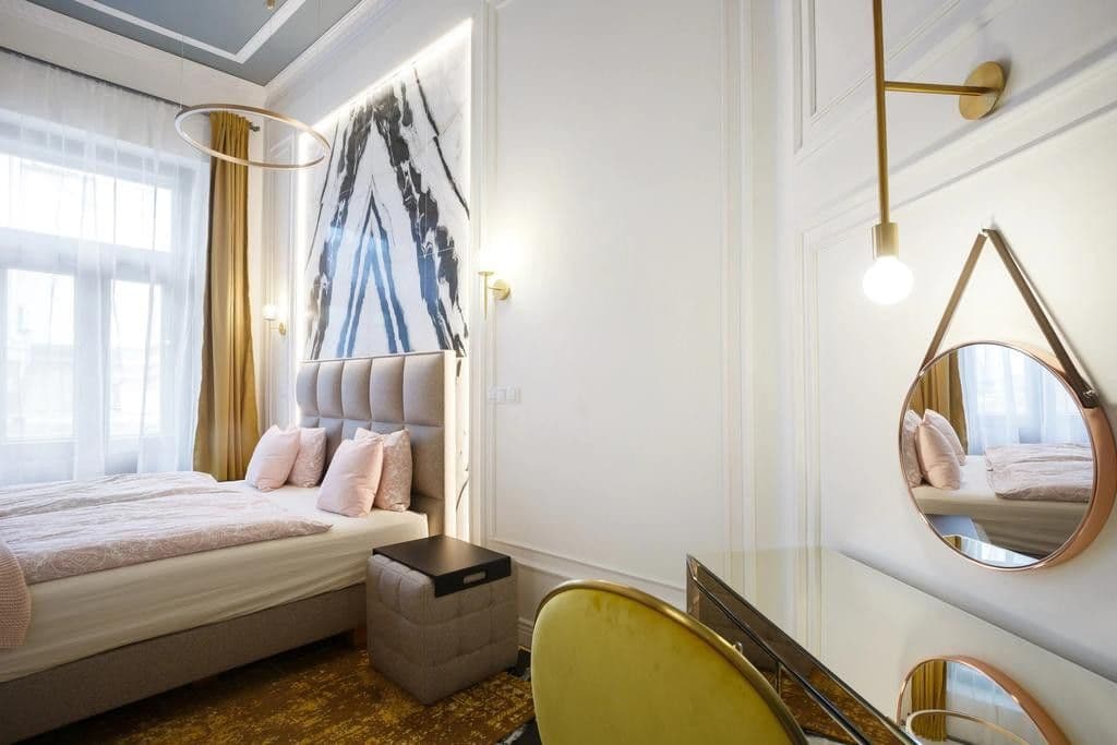 Pronájem bytu  130 m², Opletalova, Praha, Praha