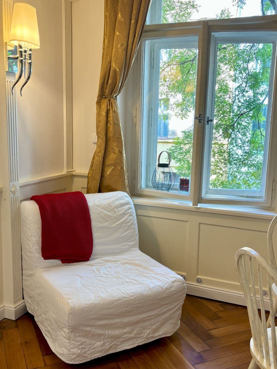 Pronájem bytu  36 m², Pernerova, Praha, Praha