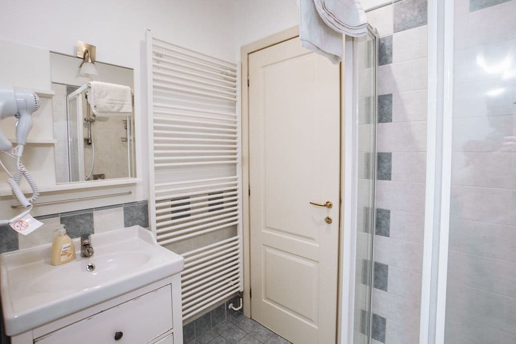 Pronájem bytu  43 m², Tyršova, Praha, Praha