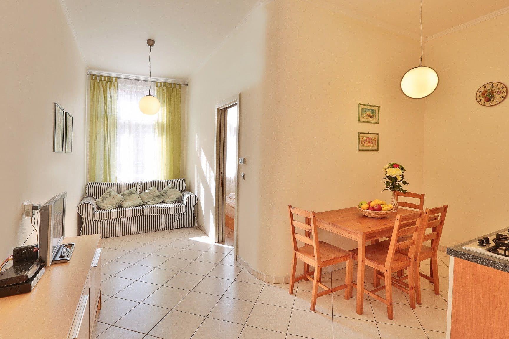 Pronájem bytu  43 m², Tyršova, Praha, Praha