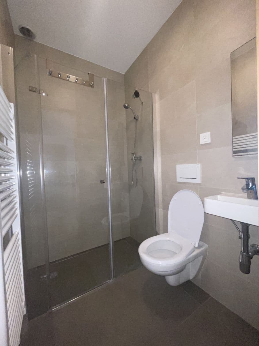 Pronájem bytu  60 m², Národní obrany, Praha, Praha