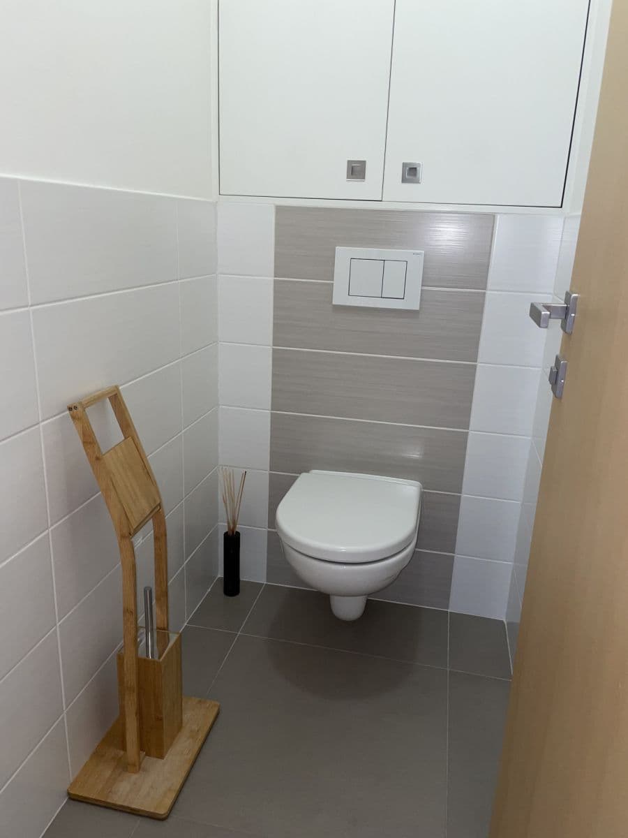Pronájem bytu  60 m², Národní obrany, Praha, Praha