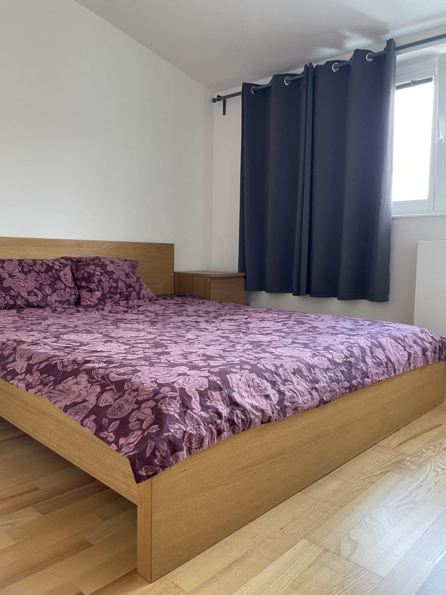 Pronájem bytu  60 m², Národní obrany, Praha, Praha
