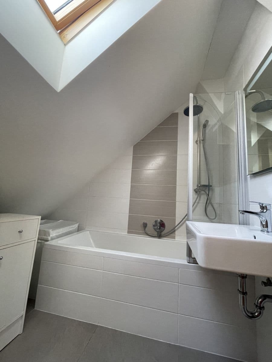 Pronájem bytu  60 m², Národní obrany, Praha, Praha