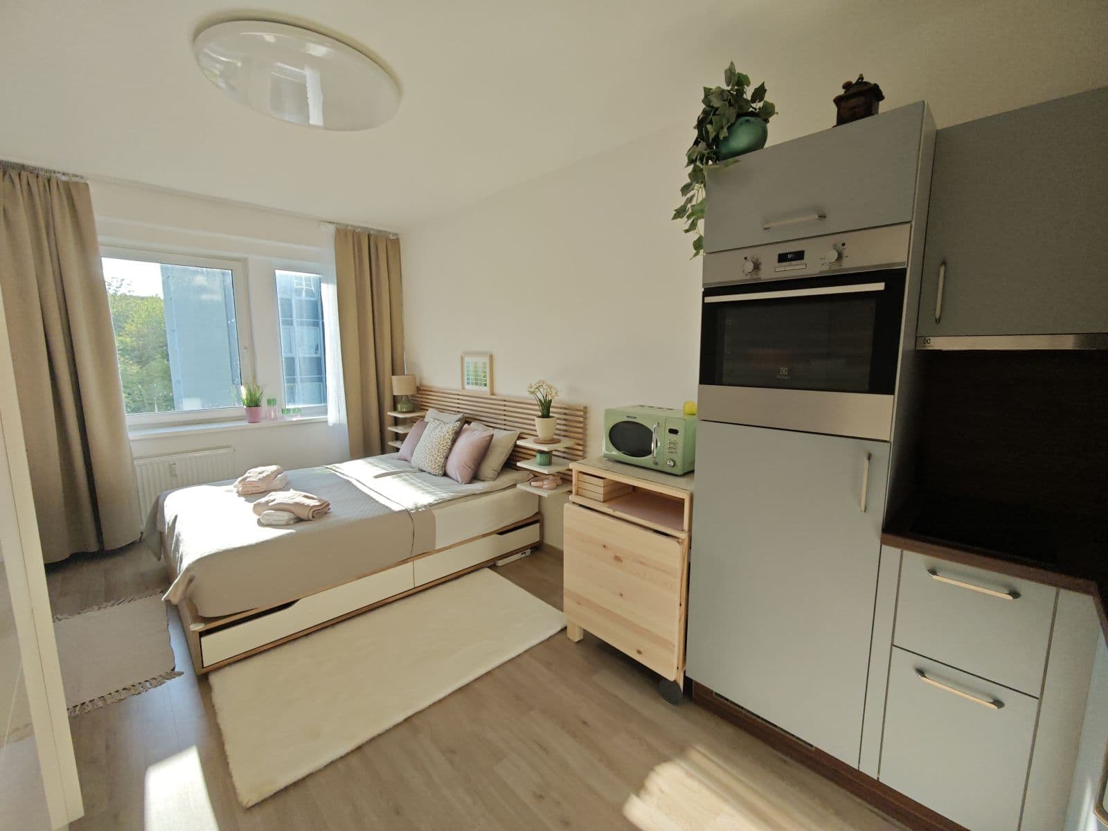 Pronájem bytu  28 m², Peroutkova, Praha, Praha