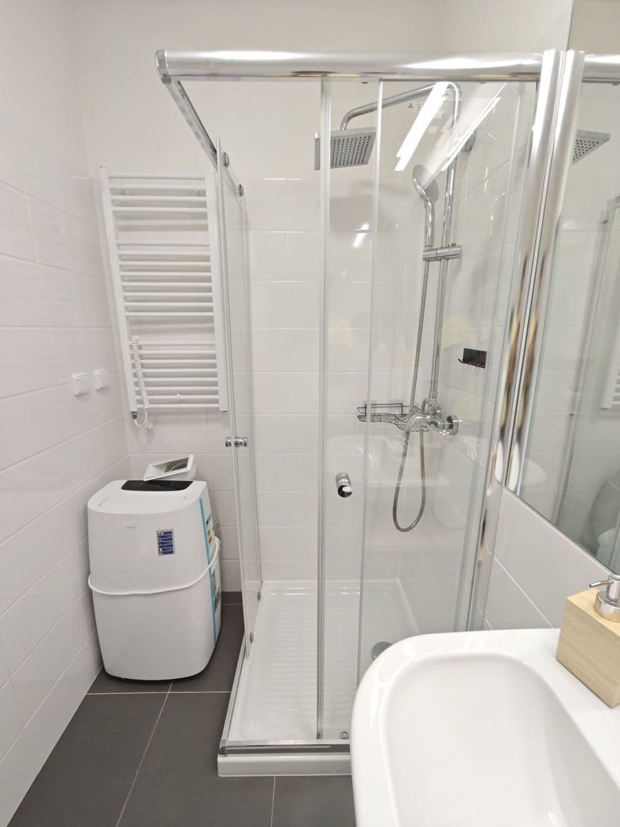 Pronájem bytu  28 m², Peroutkova, Praha, Praha