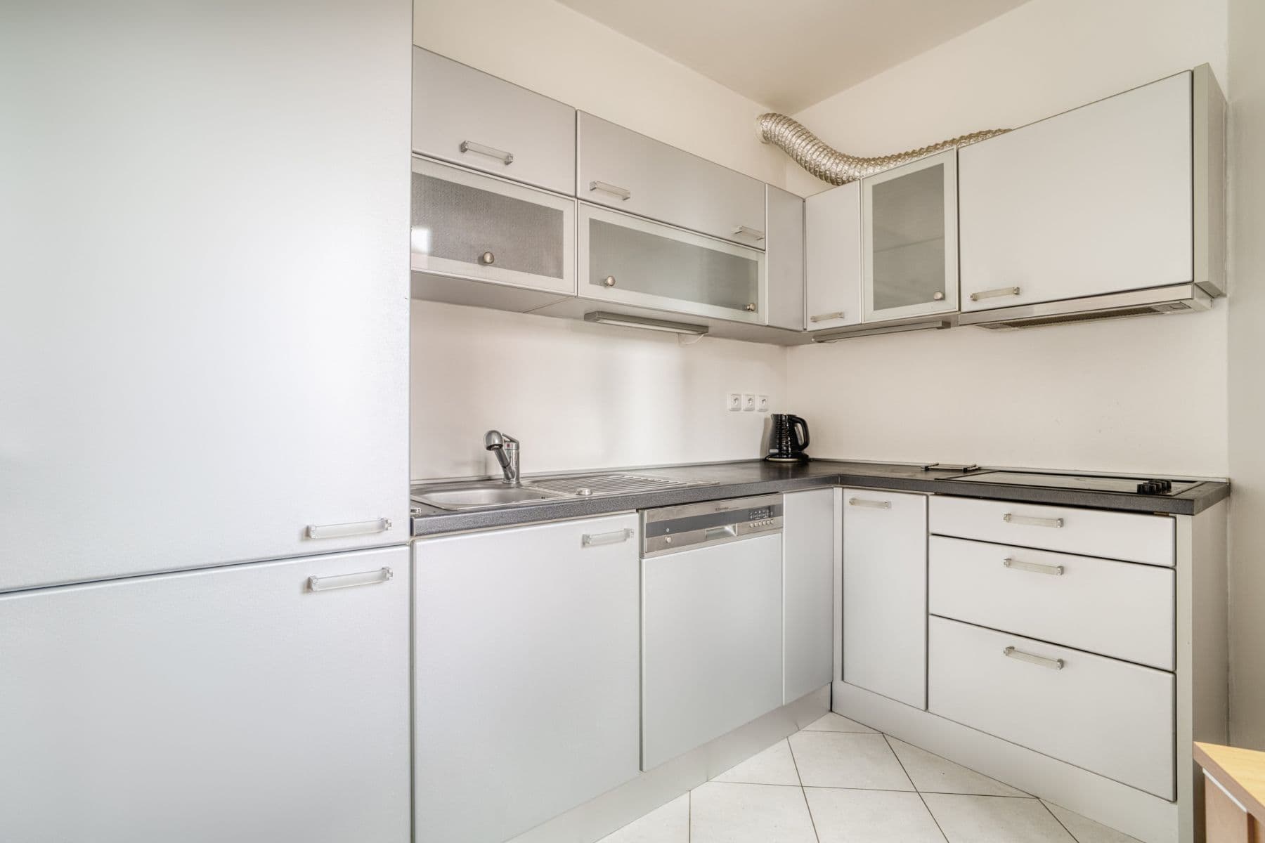 Pronájem bytu  25 m², Mattioliho, Praha, Praha