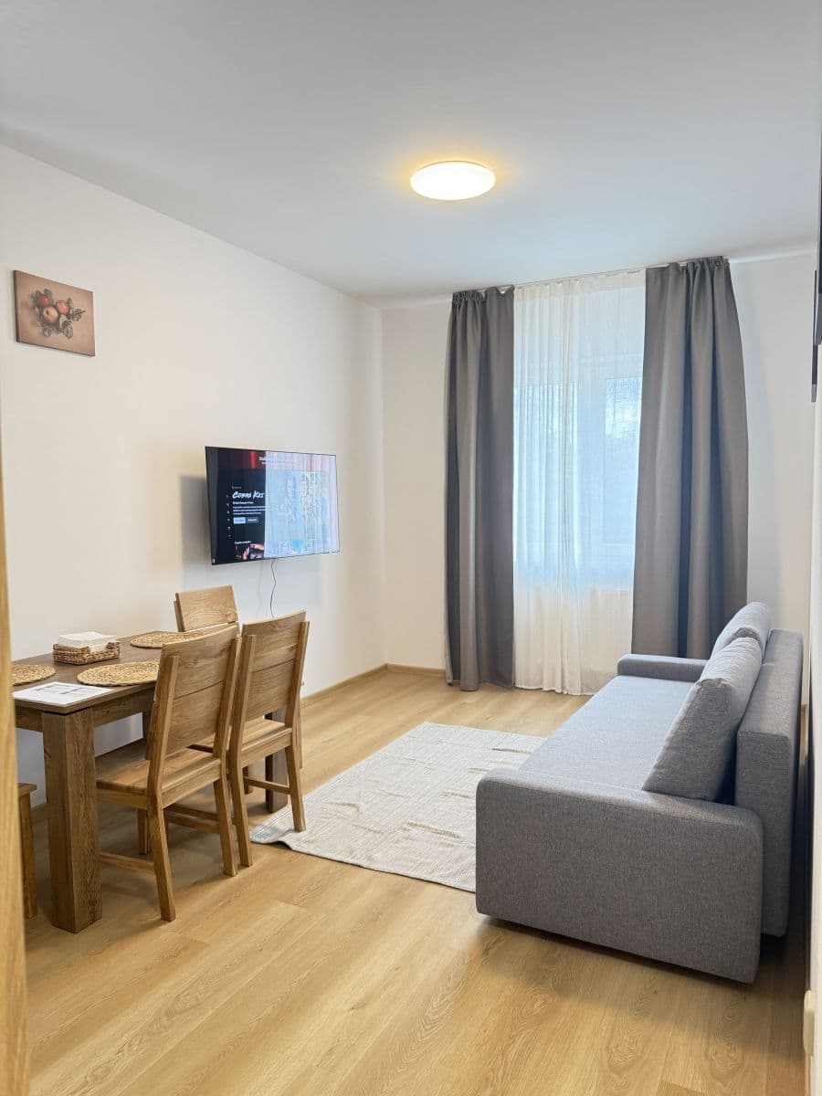 Pronájem bytu  44 m², Zbraslavská, Praha, Praha